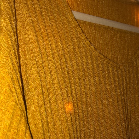 yellow long ripped sleeve - Picture 3 of 3